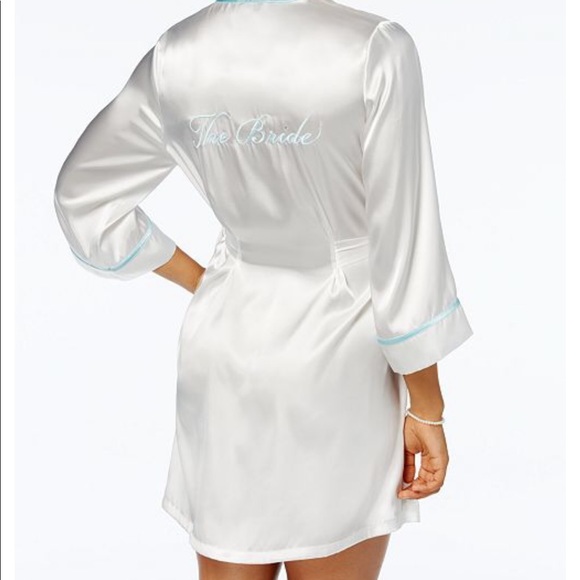 Bride Nightie and Robe - Picture 7 of 8